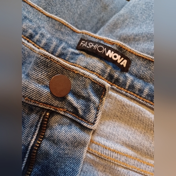 A Fashion Nova Got It From My Mama Acid Wash Blue Jeans - Picture 2 of 8